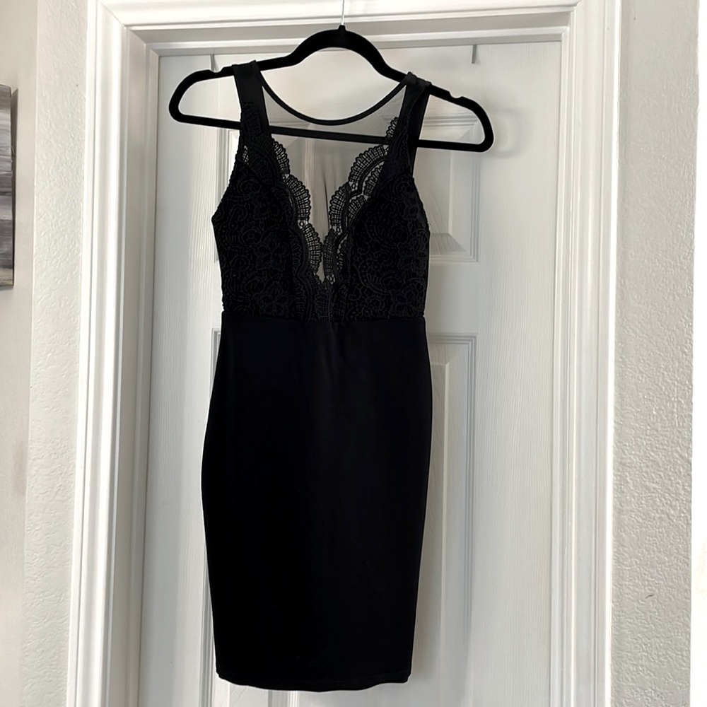 Lulu’s Lace Bodycon Cocktail Dress
